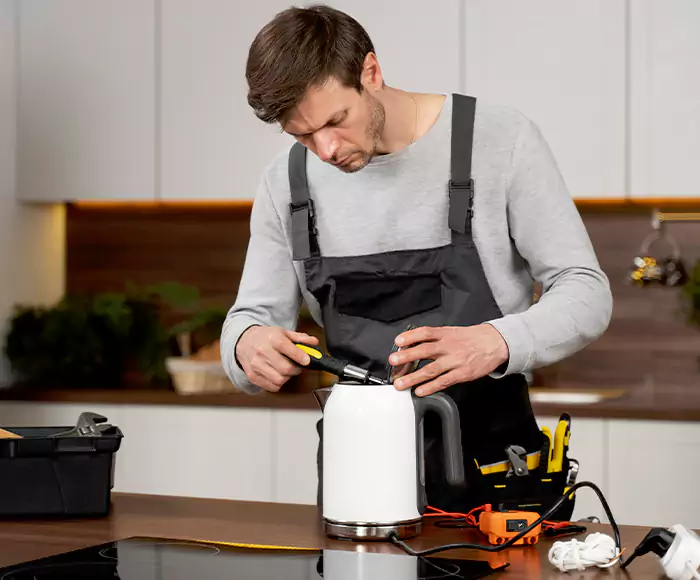 Skilled Blender Technicians: Your Small Appliance Repair Experts for Leominster, MA